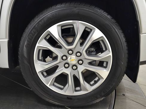 Used 2019 Chevrolet Traverse Premier w/ LPO, Floor Liner Package AWD/4WD image 12