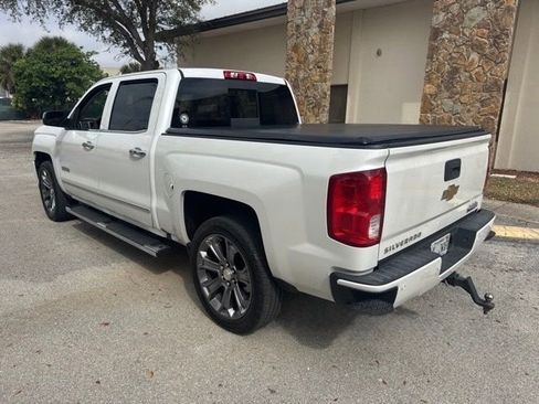 Used 2018 Chevrolet Silverado 1500 High Country image 3