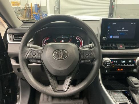 Used 2025 Toyota RAV4 XLE AWD/4WD image 21