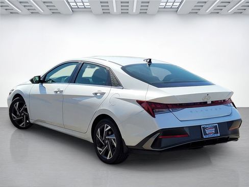 Certified 2025 Hyundai Elantra SEL FWD image 13