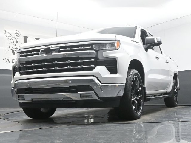 Used 2023 Chevrolet Silverado 1500 LTZ w/ LTZ Convenience Package II AWD/4WD image 4