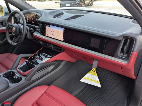 New 2026 Porsche Cayenne image 25