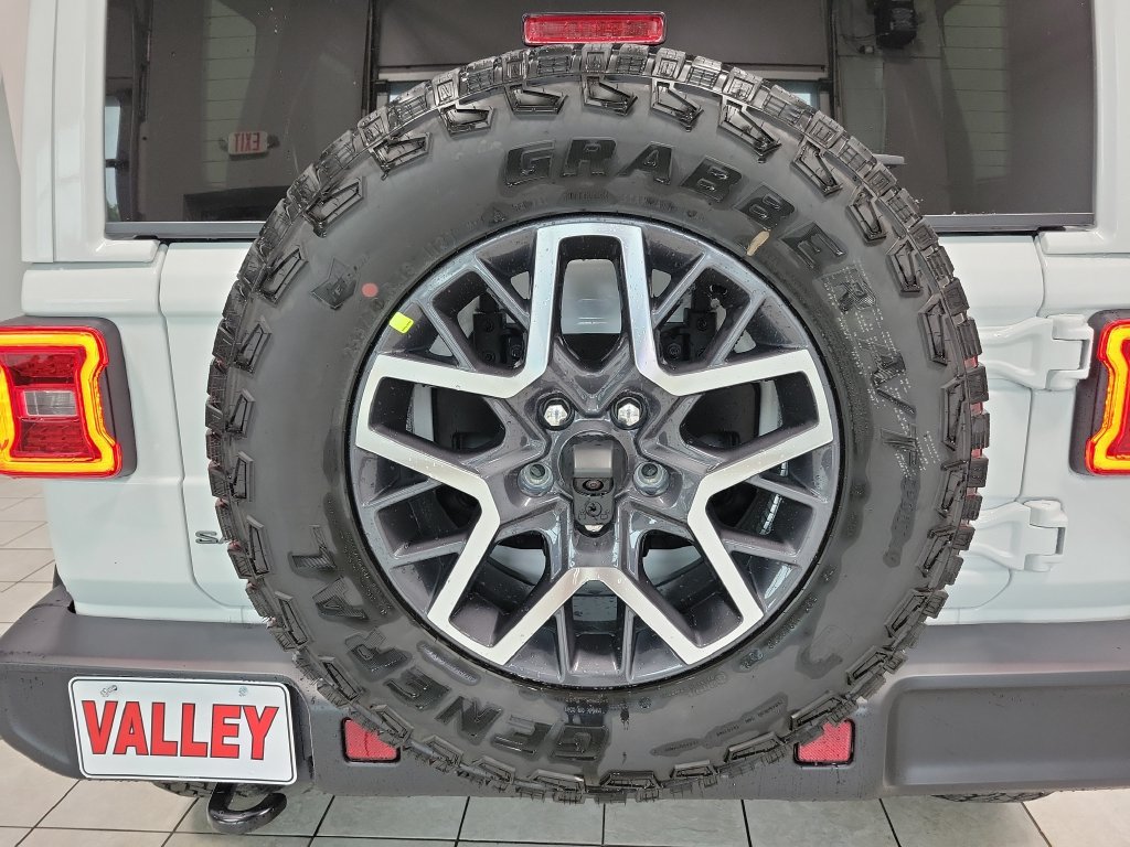 New 2026 Jeep Wrangler Unlimited Sahara w/ Technology Group AWD/4WD image 10