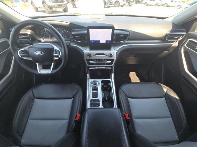 Used 2024 Ford Explorer XLT w/ Equipment Group 202A RWD image 36
