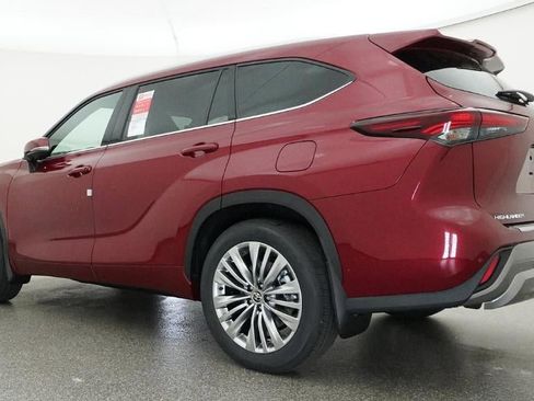 New 2026 Toyota Highlander Platinum image 21
