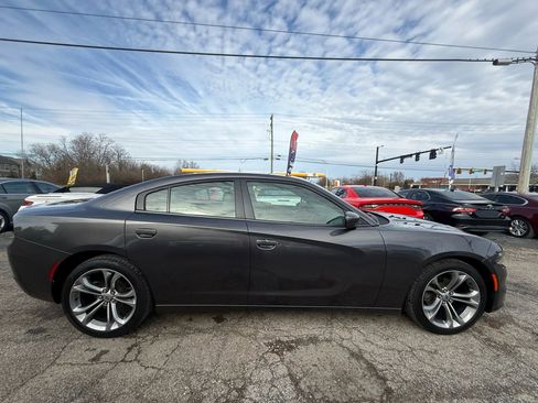 Used 2019 Dodge Charger SXT w/ Leather Interior Group image 7