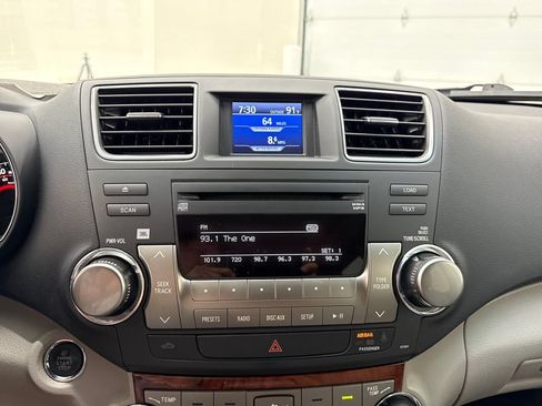 Used 2012 Toyota Highlander Limited w/ Tow Pkg AWD/4WD image 17