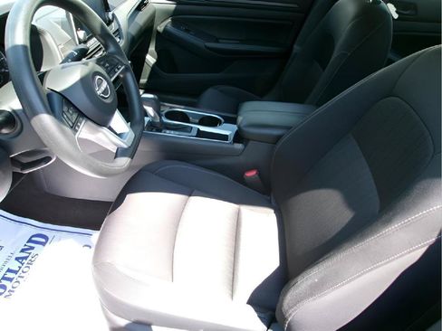 Used 2024 Nissan Altima 2.5 SV FWD image 13