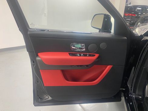 Used 2021 Rolls-Royce Cullinan image 23