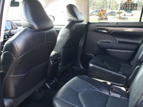 Used 2024 Toyota Highlander Platinum image 15