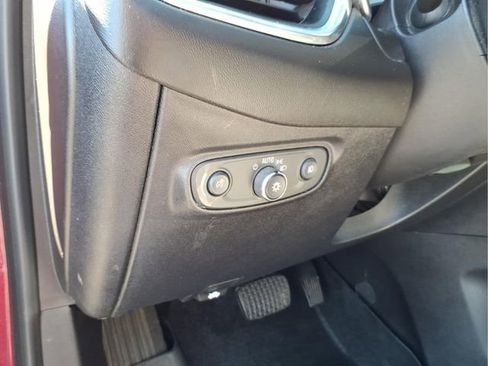 Used 2018 Chevrolet Equinox Premier image 24