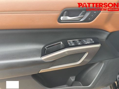 Used 2024 Nissan Pathfinder Platinum w/ Black Appearance Package FWD image 28