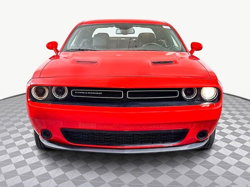 Used 2023 Dodge Challenger SXT image 2