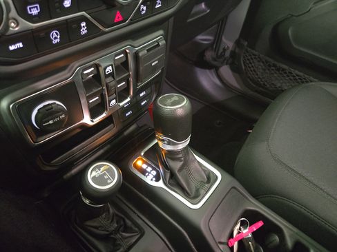 Used 2022 Jeep Wrangler Unlimited Sport AWD/4WD image 24
