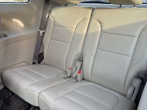 Used 2019 GMC Acadia Denali image 13