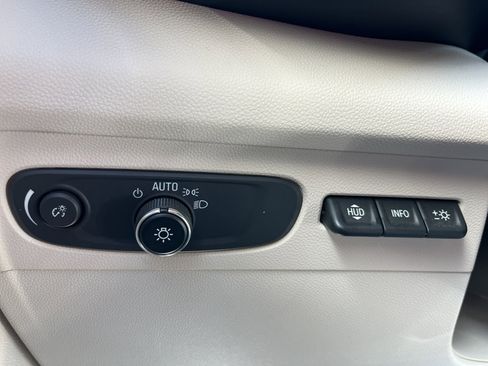 Used 2023 Buick Envision Avenir image 14