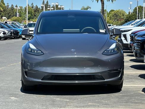 Used 2023 Tesla Model Y Long Range AWD/4WD image 9