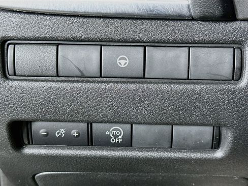 Used 2023 Nissan Rogue SV AWD/4WD image 17