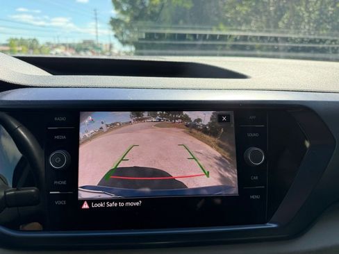 Used 2022 Volkswagen Taos SE image 24