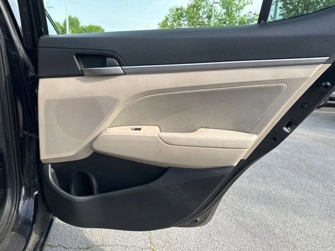 Used 2017 Hyundai Elantra SE image 13