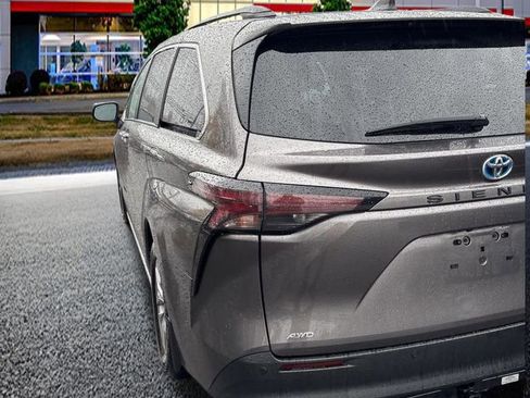 Used 2023 Toyota Sienna XLE image 10