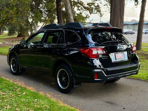 Used 2018 Subaru Outback 2.5i Premium image 6