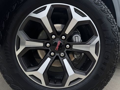 Used 2026 GMC Yukon AT4 Ultimate AWD/4WD image 9