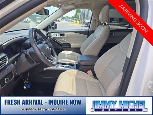 Used 2023 Ford Explorer Platinum w/ Technology Package AWD/4WD image 5
