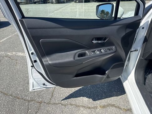 Used 2025 Nissan Versa SV image 22