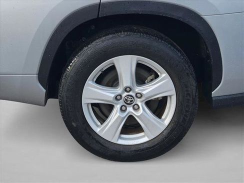 Used 2023 Toyota Highlander L image 5