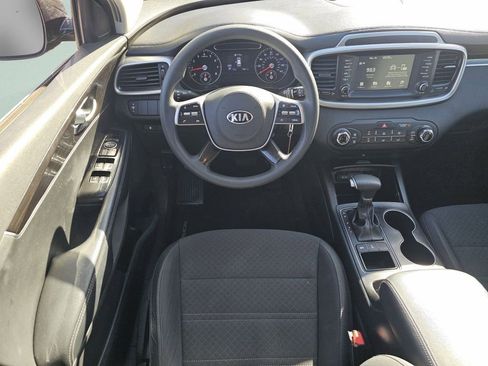 Used 2020 Kia Sorento AWD V6 image 4
