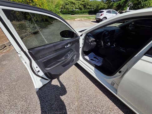 Used 2024 Nissan Altima 2.5 SV AWD/4WD image 9