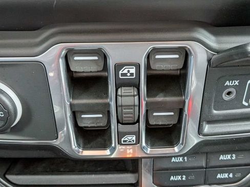 Used 2023 Jeep Wrangler Unlimited Sahara AWD/4WD image 27