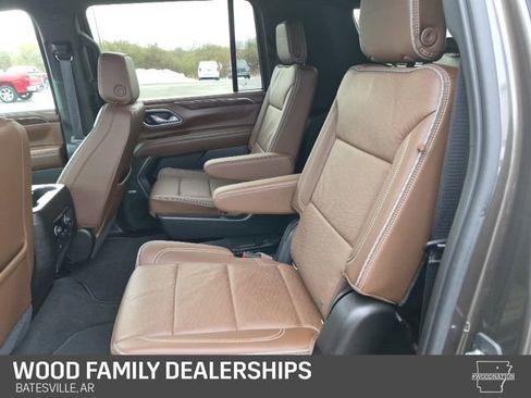 Used 2021 Chevrolet Suburban High Country w/ Premium Package image 23