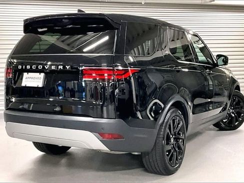 Certified 2025 Land Rover Discovery S image 13