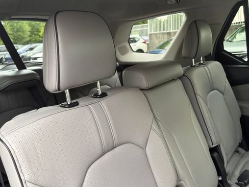 Used 2025 Honda Pilot Elite image 35