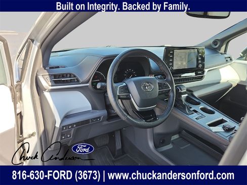 Used 2023 Toyota Sienna XSE image 9