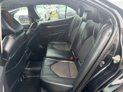 Used 2020 Toyota Camry SE FWD image 16