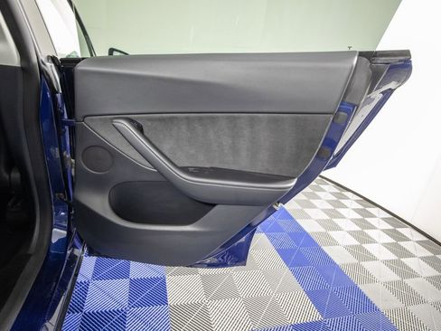 Used 2022 Tesla Model Y Long Range AWD/4WD image 16