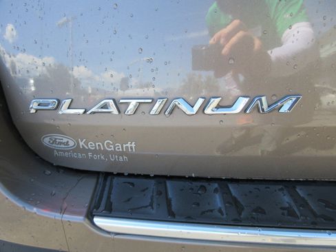 Used 2021 Ford Explorer Platinum w/ Equipment Group 601A AWD/4WD image 8