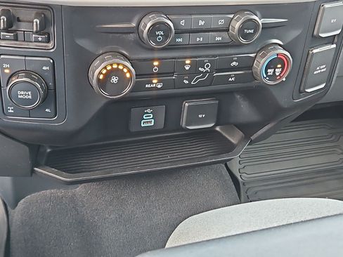 Used 2024 Ford F250 XLT w/ FX4 Off-Road Package image 27