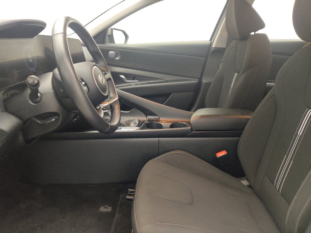 Used 2025 Hyundai Elantra SEL FWD image 17