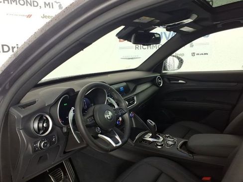 Used 2024 Alfa Romeo Stelvio Sprint image 14
