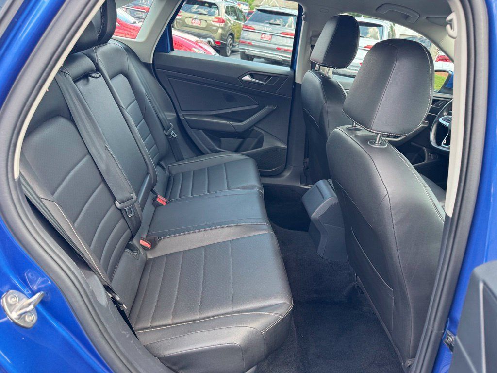 Used 2024 Volkswagen Jetta SE FWD image 23