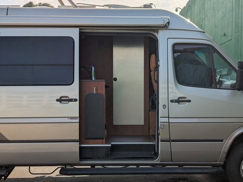 Used 2005 Dodge Sprinter 2500 w/ PWR Convenience Group image 12