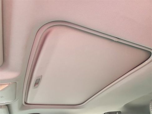 Used 2021 Toyota RAV4 XLE Premium image 18