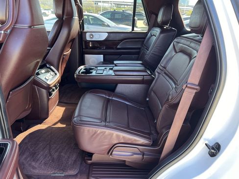 Used 2020 Lincoln Navigator Black Label w/ Cargo Convenience Package image 12