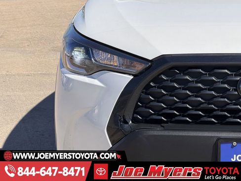 Used 2023 Toyota Corolla Cross LE w/ Moonroof Package image 5