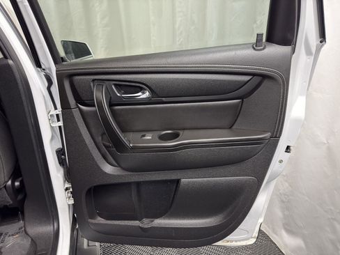 Used 2017 Chevrolet Traverse LT w/ Style and Technology Package image 35