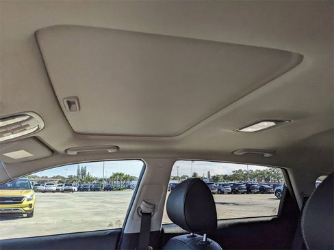 Used 2020 Kia Niro EX Premium image 22